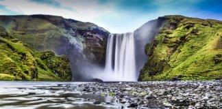 Overnight stays of foreign tourists is increasing everywhere in Iceland