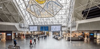 CHECK-IN FOR MORNING FLIGHTS OPENS AT MIDNIGHT AT KEFLAVIK AIRPORT