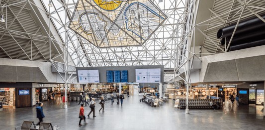 CHECK-IN FOR MORNING FLIGHTS OPENS AT MIDNIGHT AT KEFLAVIK AIRPORT