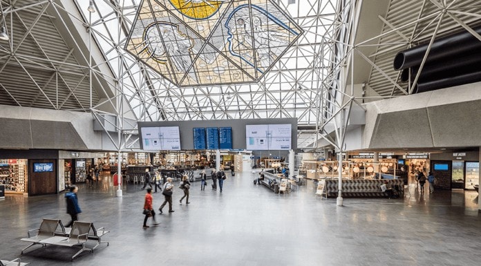 CHECK-IN FOR MORNING FLIGHTS OPENS AT MIDNIGHT AT KEFLAVIK AIRPORT