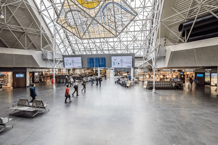 CHECK-IN FOR MORNING FLIGHTS OPENS AT MIDNIGHT AT KEFLAVIK AIRPORT