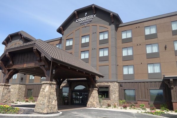 COUNTRY INN & SUITES BY RADISSON OPENS NEW HOTEL NEAR GLACIER NATIONAL PARK COUNTRY INN & SUITES BY RADISSON OPENS NEW HOTEL NEAR GLACIER NATIONAL PARK