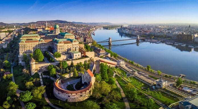 THE EUROPEAN TRAVEL COMMISSION REPORTS GROWTH MOMENTUM TOWARDS THE PEAK TRAVEL SEASON