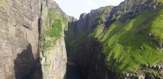 The Faroe Islands: VESTMANNA BIRD CLIFFS