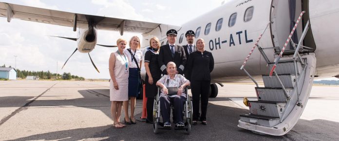 Finavia and Finnair fulfilled a senior citizen’s dream: Lempi Meskus, 92, visited an airplane for the first time in her life