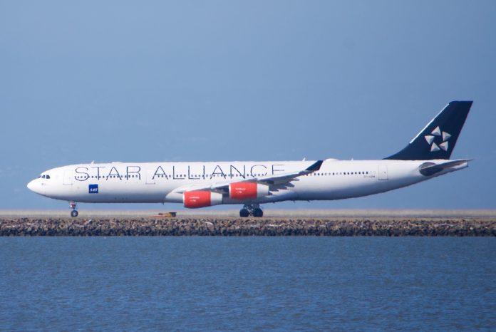 Scandinavian_Air_Service_SAS_Airbus_A340-300_-Star_Alliance-_markings_(26380190514)