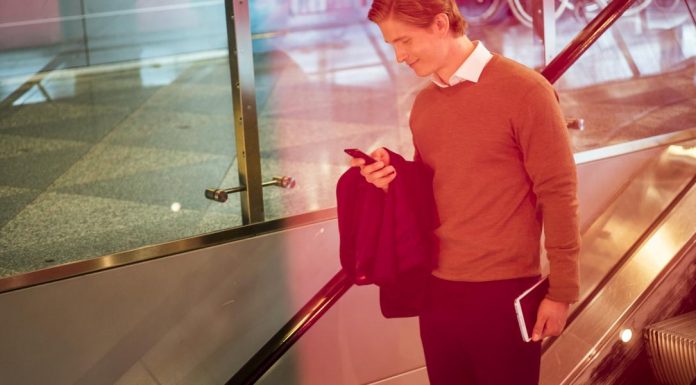 Face detection customer service chatbot a targeted display wall – Here’s how AI is used at Helsinki Airport